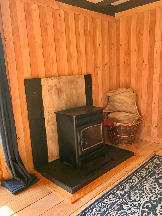 Shepherds Hut In A Private Meadow With Sea Views 하틀랜드 외부 사진