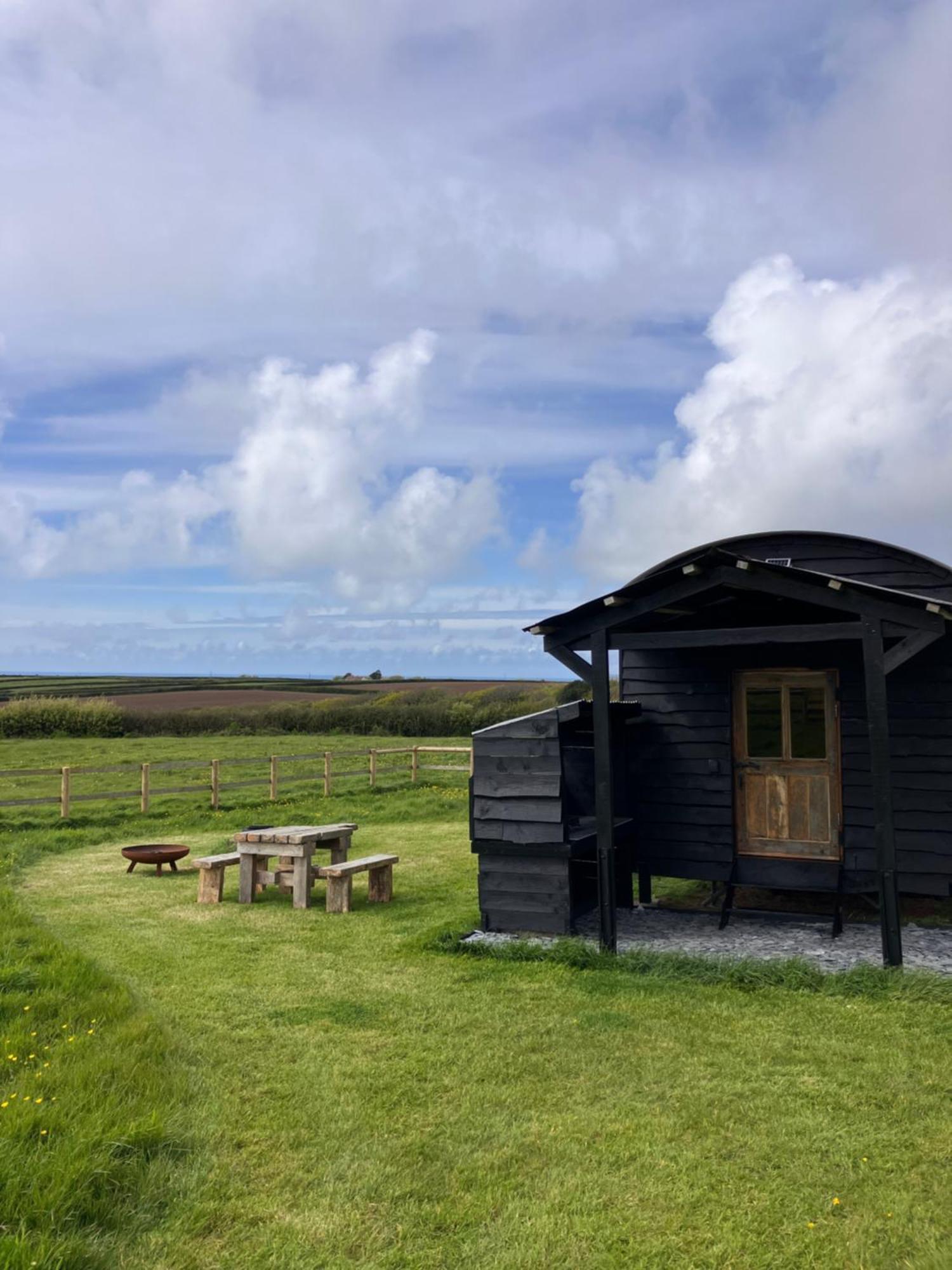 Shepherds Hut In A Private Meadow With Sea Views 하틀랜드 외부 사진